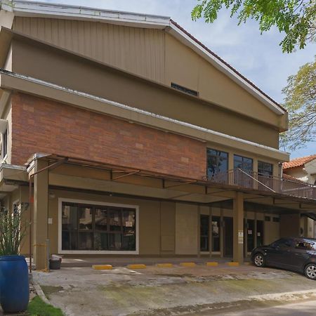 Hotel Koolkost Syariah At Taman Simprug Cikarang Bekasi Exterior foto