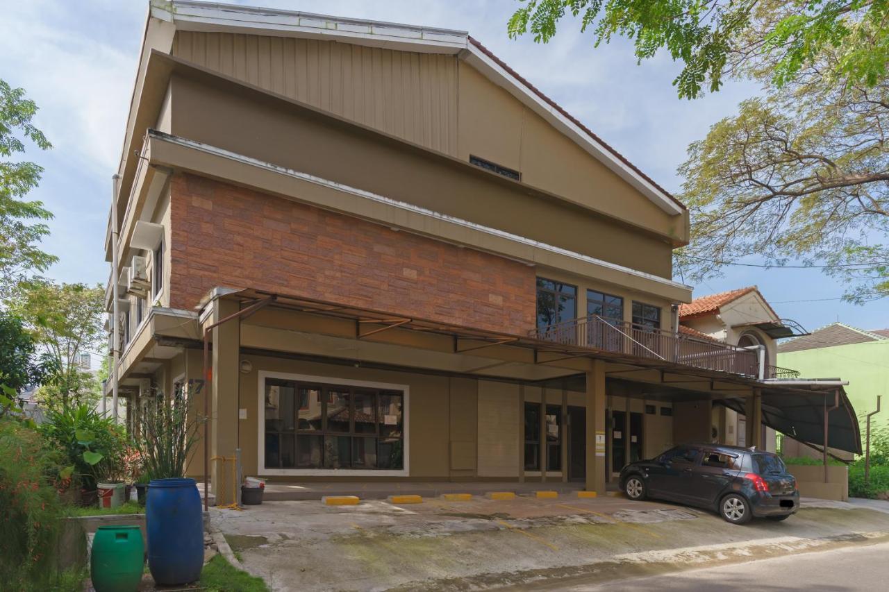 Hotel Koolkost Syariah At Taman Simprug Cikarang Bekasi Exterior foto