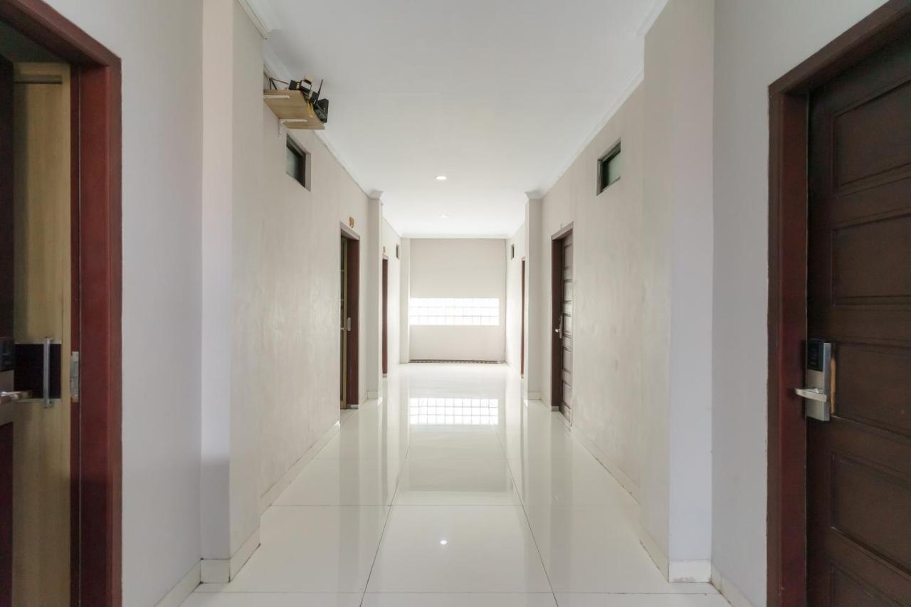 Hotel Koolkost Syariah At Taman Simprug Cikarang Bekasi Exterior foto