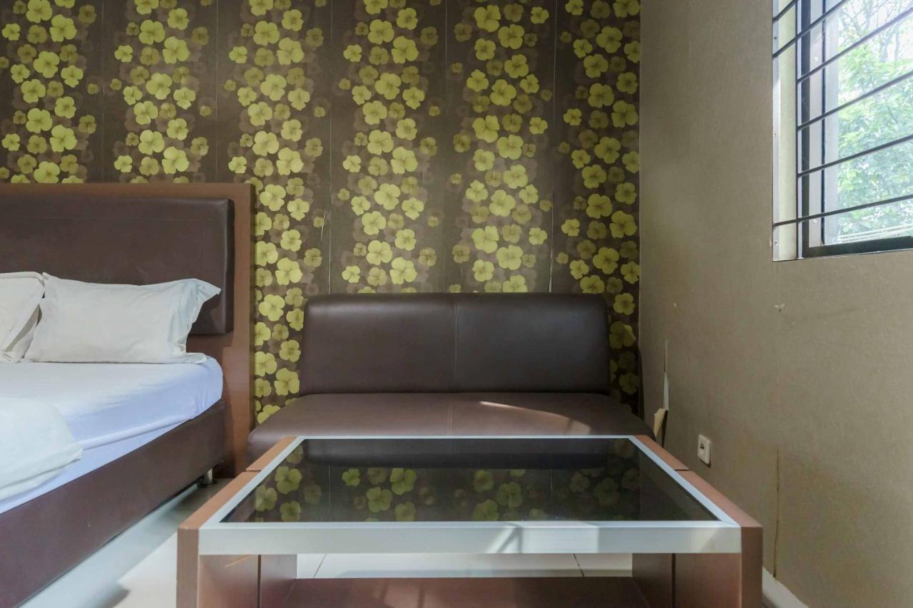 Hotel Koolkost Syariah At Taman Simprug Cikarang Bekasi Exterior foto