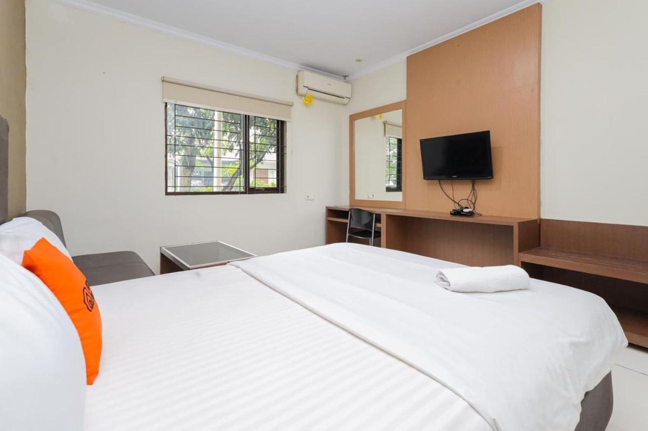 Hotel Koolkost Syariah At Taman Simprug Cikarang Bekasi Exterior foto