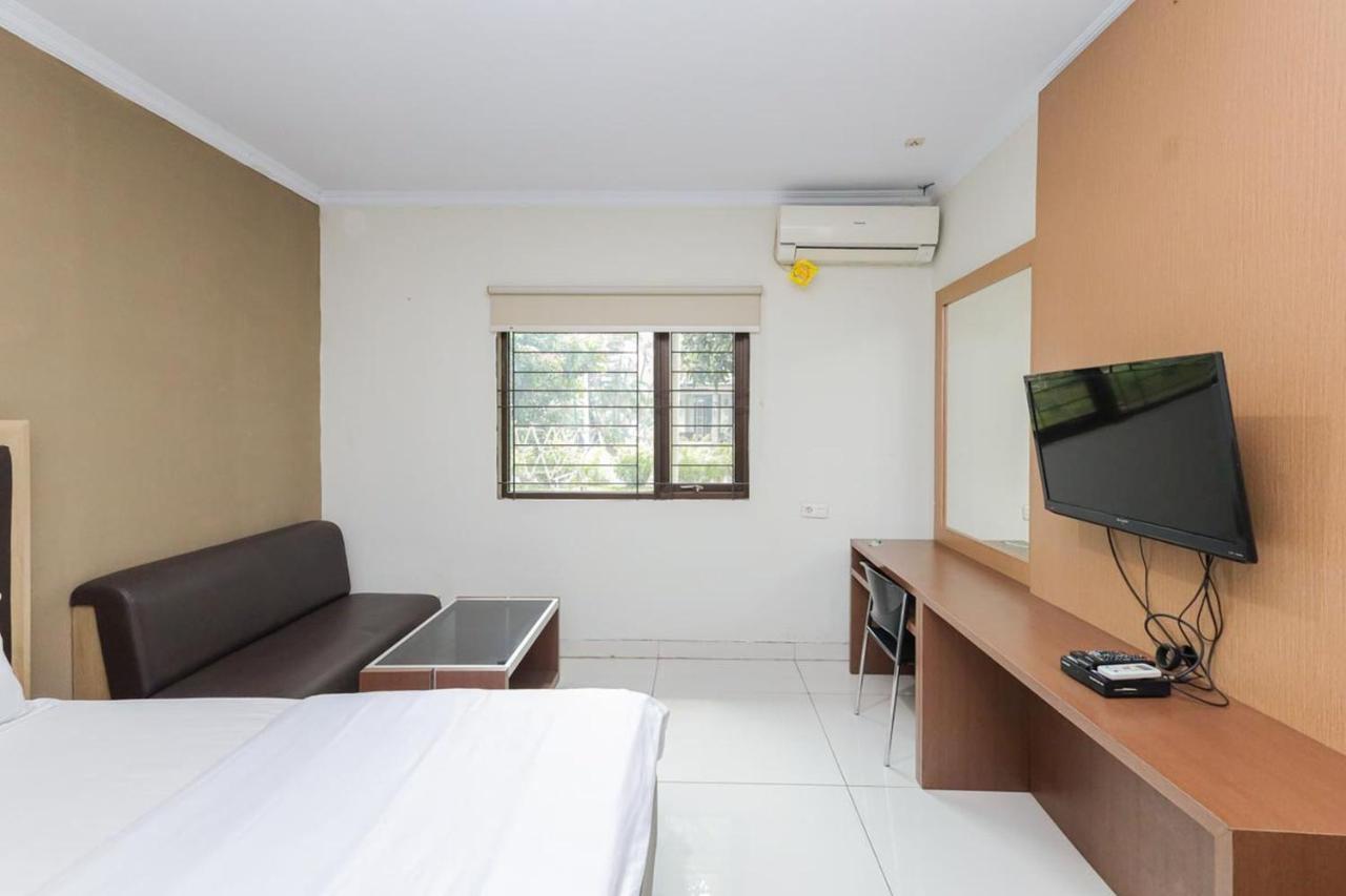 Hotel Koolkost Syariah At Taman Simprug Cikarang Bekasi Exterior foto